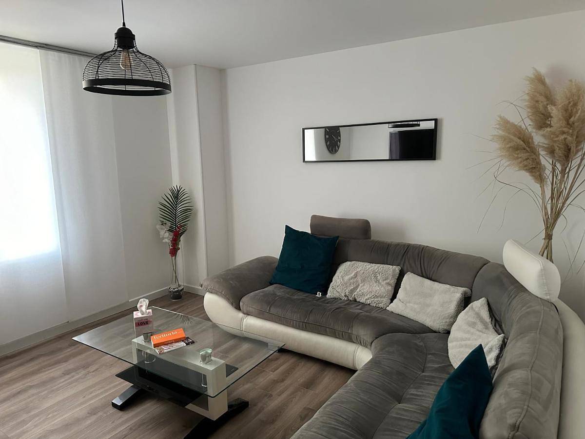 Dépendance et parking privé dans maison de village in Saint-Sorlin-en-Valloire, Région de Valence