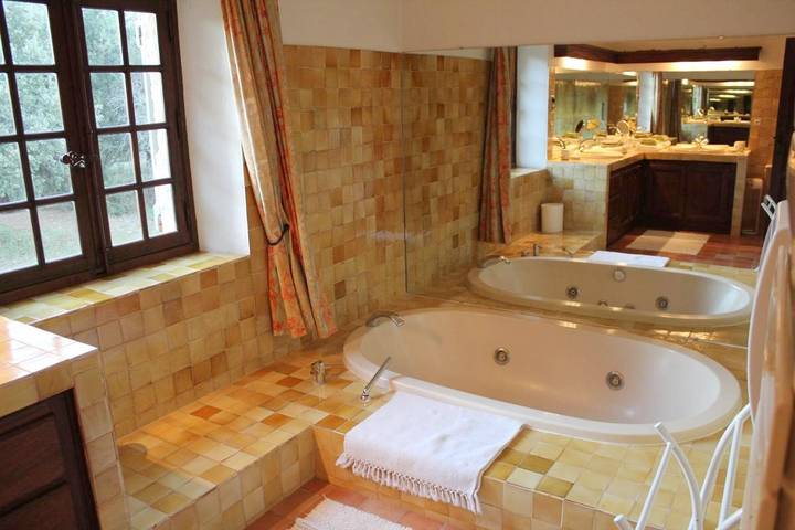 Chambre d’hôte pour 2 personnes, avec piscine et jardin ainsi que jacuzzi et sauna à Flayosc - 4