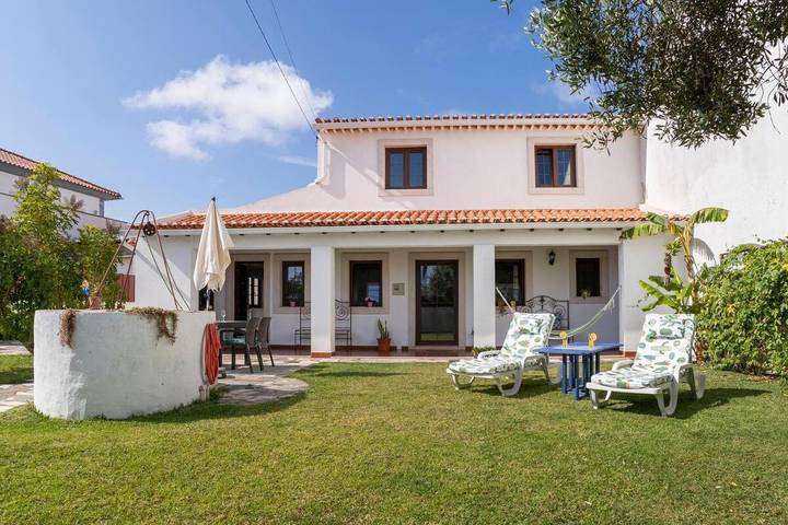 Maison de vacances pour 5 personnes, avec Balcon et Terrasse ainsi que Jardin et Vue sur le lac dans Nadadouro