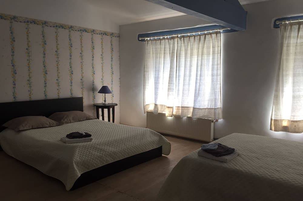 Charming property with its chapel and towers in Lannes, Nérac region