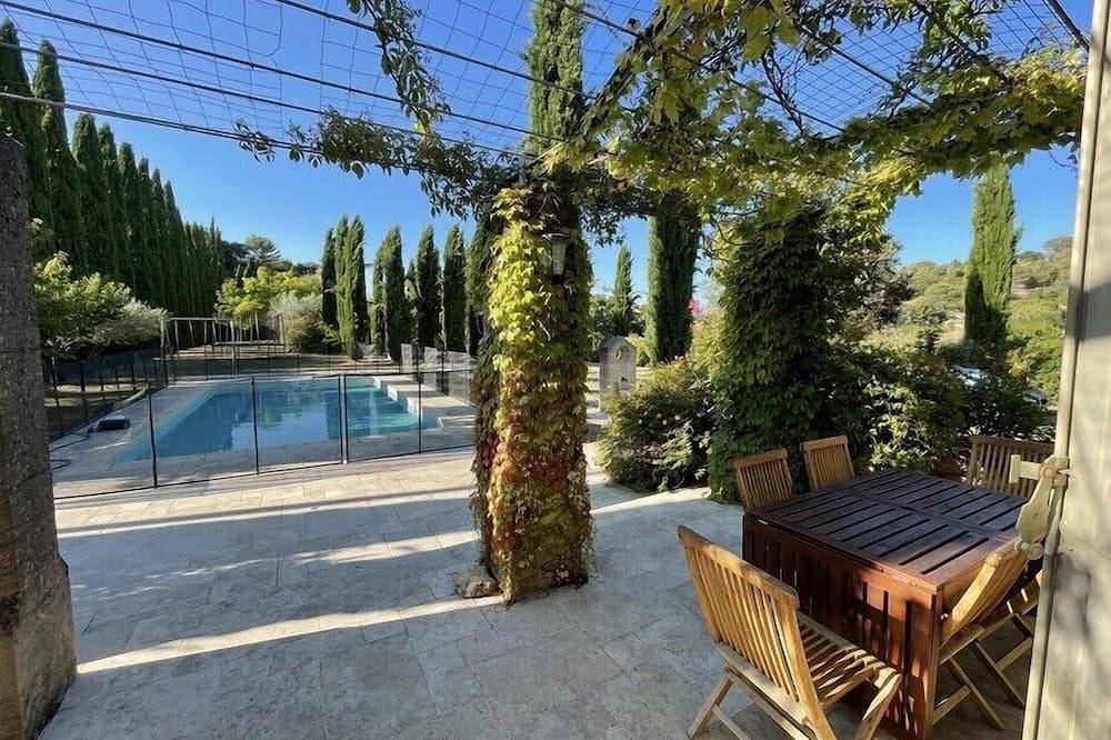 New - Villa les Cypres in Rognes, Aix-en-Provence region