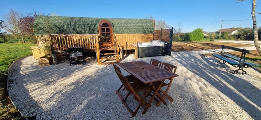 Tente pour 4 personnes, avec jardin ainsi que terrasse et jacuzzi dans Côte-d'Or