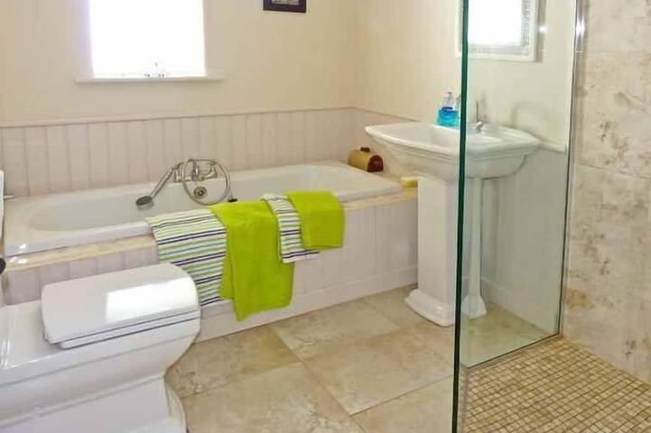 Bluebell Cottage, familienfreundlich in Spanish Point, County Clare in County Clare