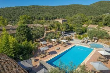 Hôtel pour 2 personnes, avec balcon ainsi que jardin et piscine à Mialet