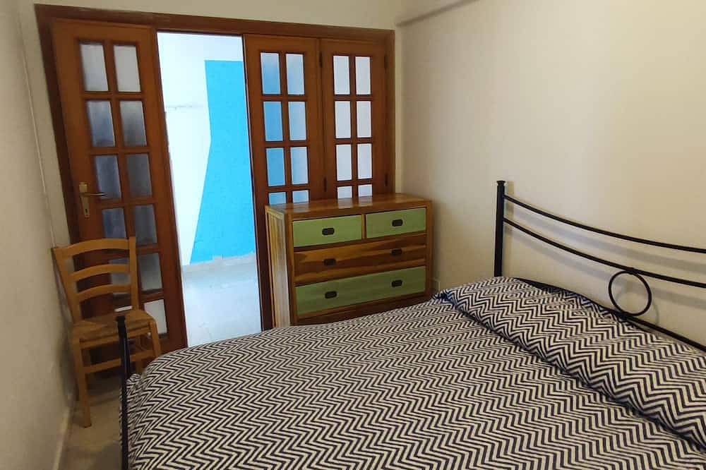 Appartamento intero, Hostal De Les Floristes ! Piano 2 - A6-Apartment Six- tre camere doppie -tv-sofà in La Cunetta, Alghero