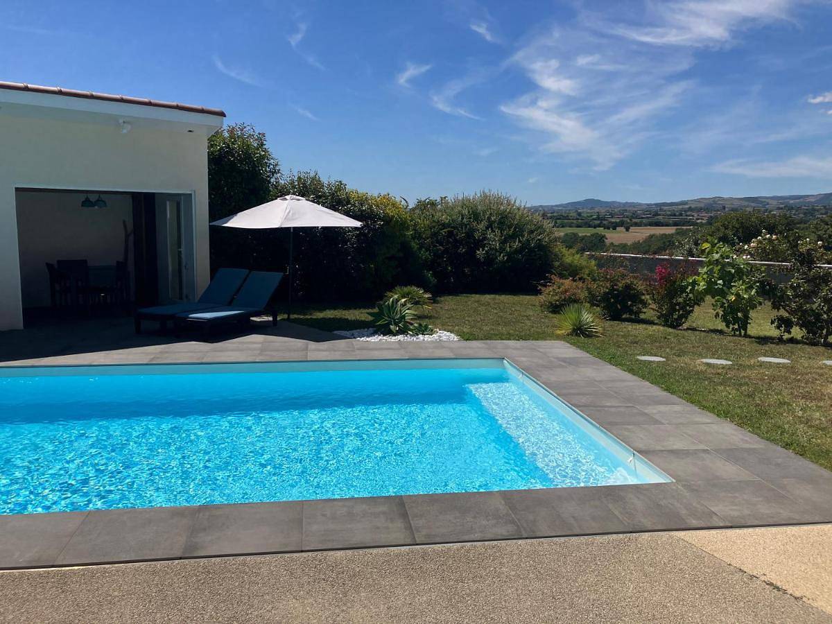 Gite Bambou avec piscine in Beauvallon, Lyon et ses environs