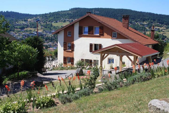 Studio für 4 Personen, mit Seeblick und Garten in Gérardmer