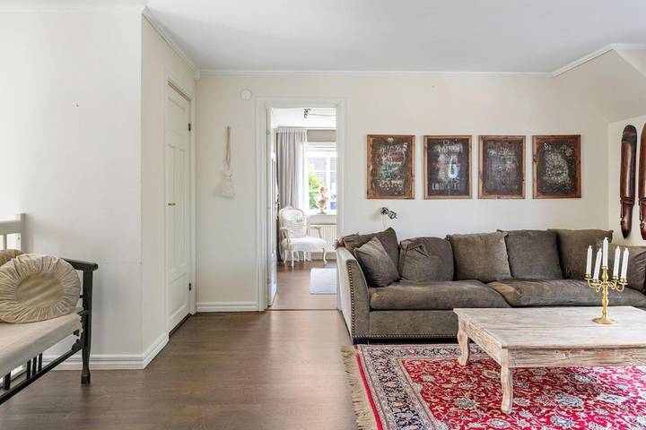 Villa för 6 Personer, med terass samt bastu och bubbelpool och trädgård, med husdjur i Sundbyberg