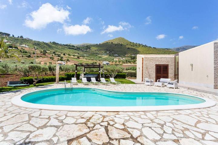 Villa per 6 persone, con piscina e giardino nonché idromassaggio, con animali domestici in Scopello (Sicilia)
