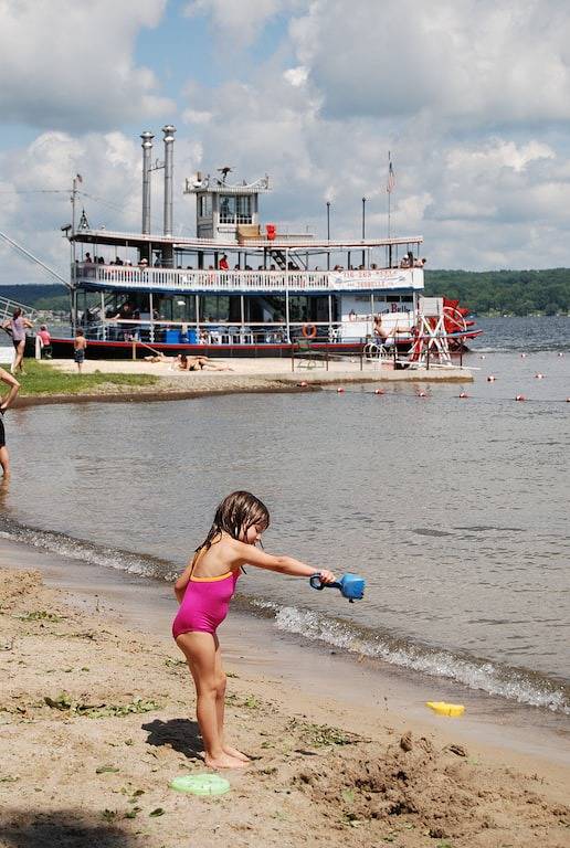 Vacation rental for 5 people, with yard in Chautauqua Lake