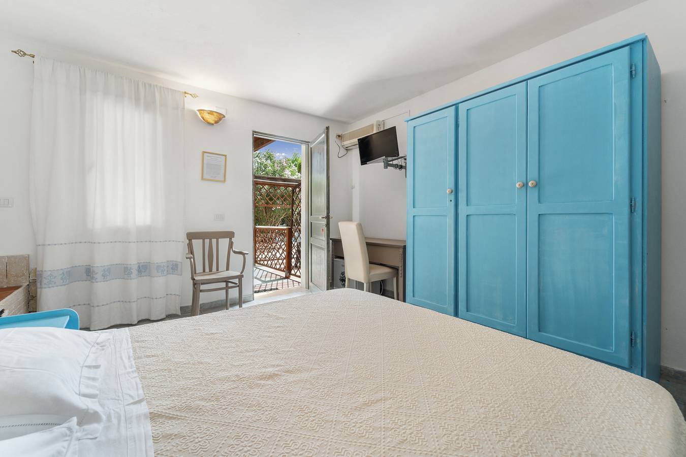 Doppelzimmer mit Gemeinschaftspool und -küche, Wi-Fi und Klimaanlage in Gonnesa, Iglesiente