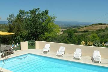 Agriturismo pour 10 personnes, avec jardin à Laurac