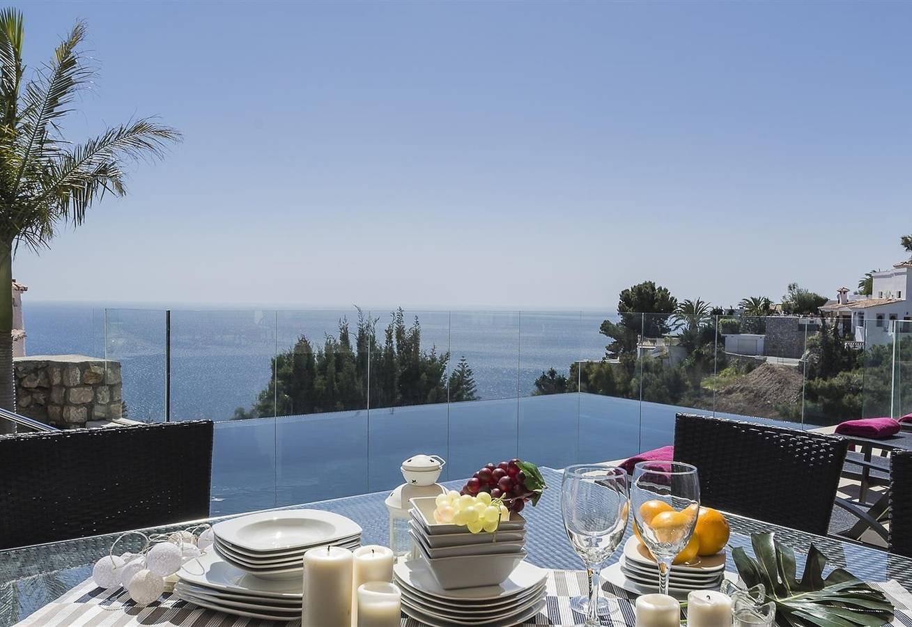 Villa 'Blanca' mit Meerblick, Wlan und Klimaanlage in Monte de los Almendros, Salobreña