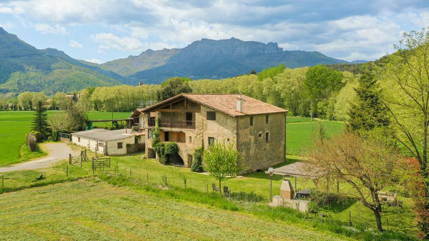 Chalet para 11 personas, con jardín y balcón en Garrotxa