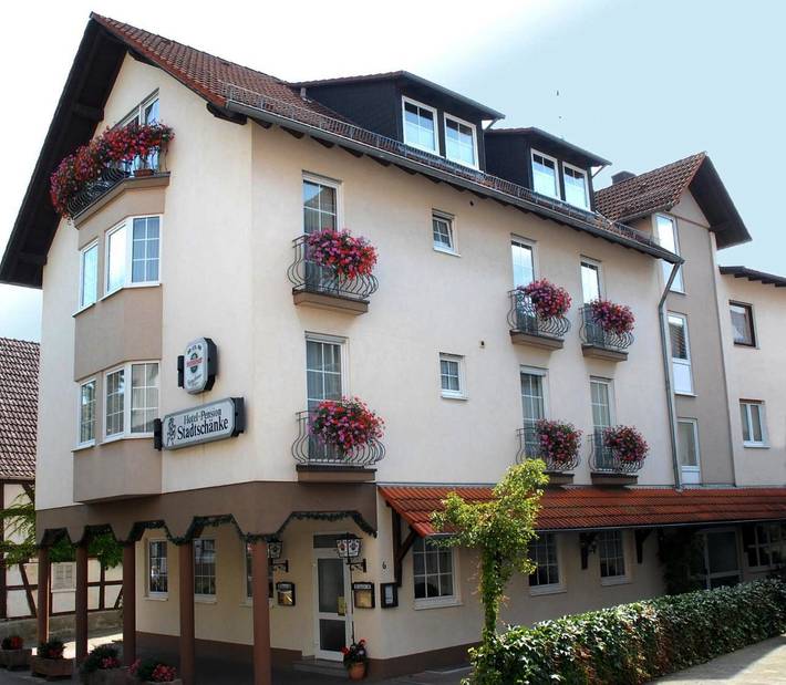 Hotel, mit Terrasse und Garten in Bad König - 2
