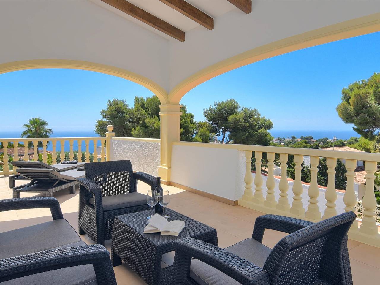 Intime Villa mit privatem beheiztem Pool, Klimaanlage, Wlan und Parkplatz in Javea in Balcón al Mar, Jávea