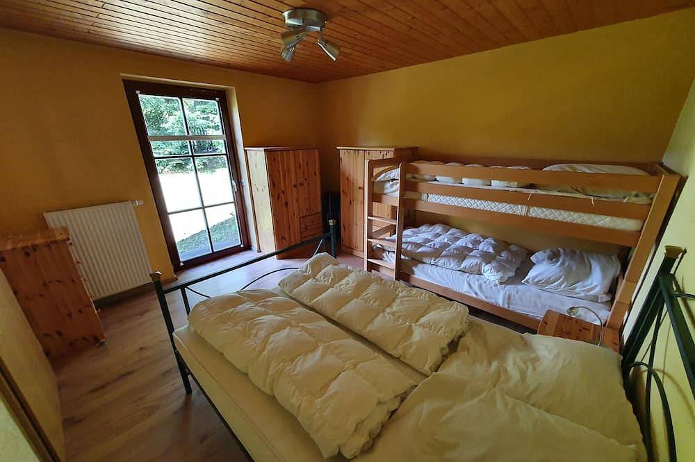 Entire apartment, Ferienhaus Bergtraum - At 955 m above sea level, close to the clouds and the slopes on your doorstep in Oberwiesenthal, Ore Mountains