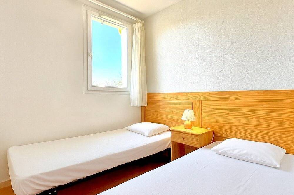 Entire apartment, Soleil & Vignes, 4 Guests, Pool in Calvisson in Calvisson, Nimes region