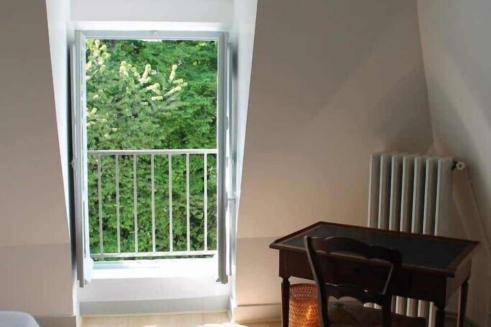 Entire apartment, Le Haut Perché, charming gîte in the castle of Saint Gervais in Saint-Gervais-la-Forêt, Blois region