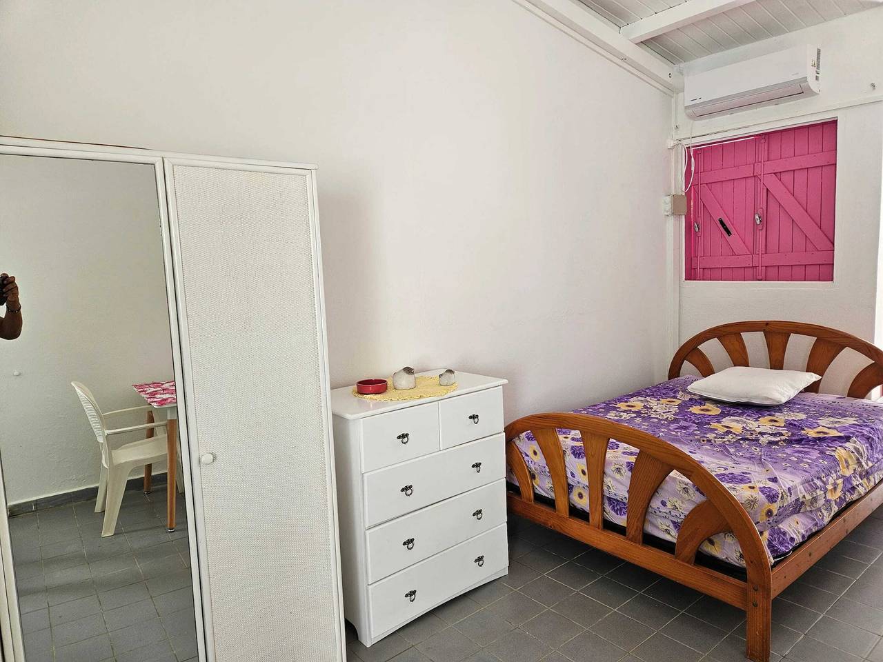 Charmanter Bungalow im Moule mit Gartenblick in Le Moule, Guadeloupe