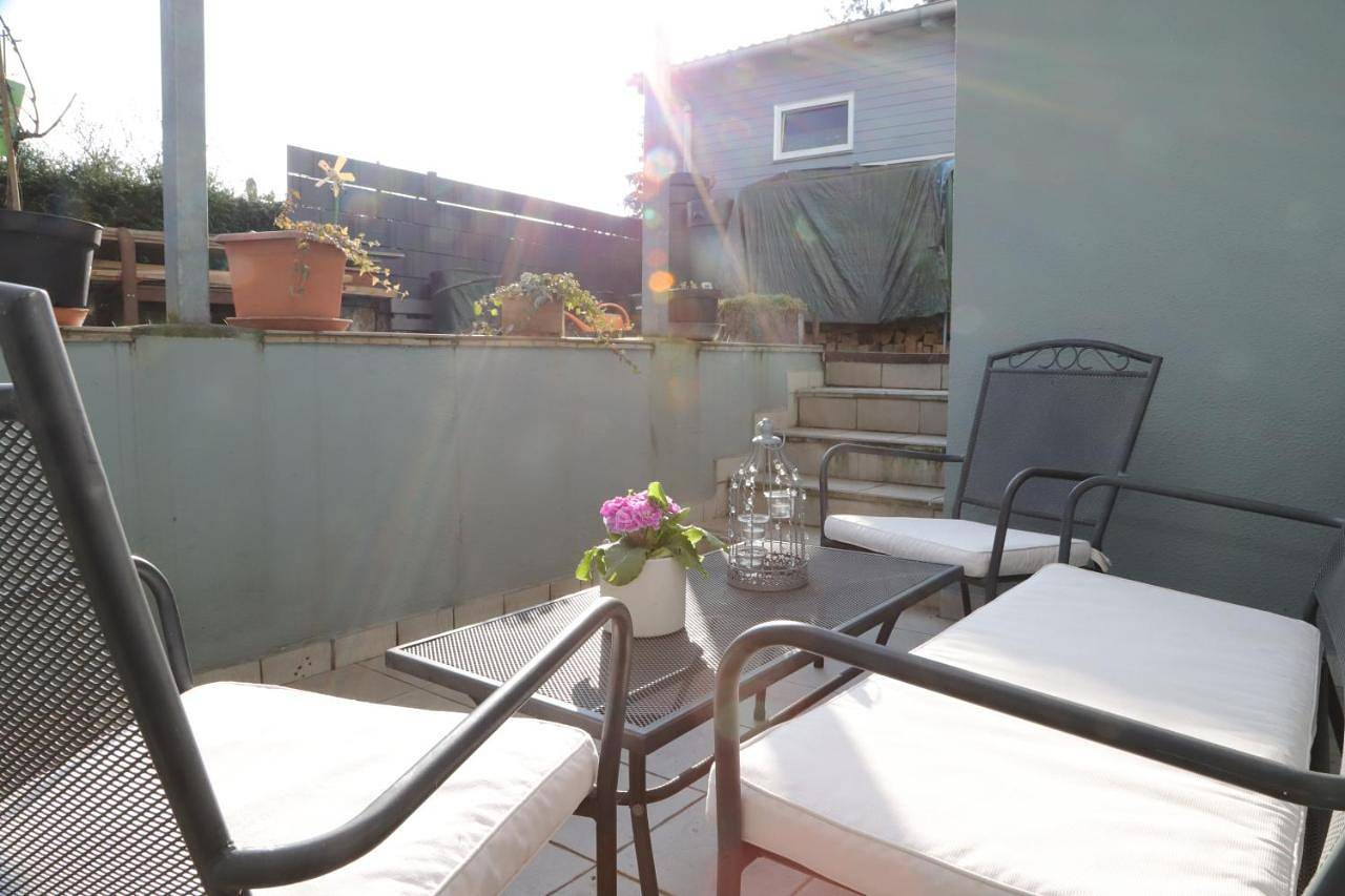 Geheel appartement, Individual Apartments - Zentrale, ruhige Wohnung in Innenstadt - Küche, Parkplatz, Terrasse, Smarttv, Netflix in Bitburg, Eifelkreis Bitburg-Prüm
