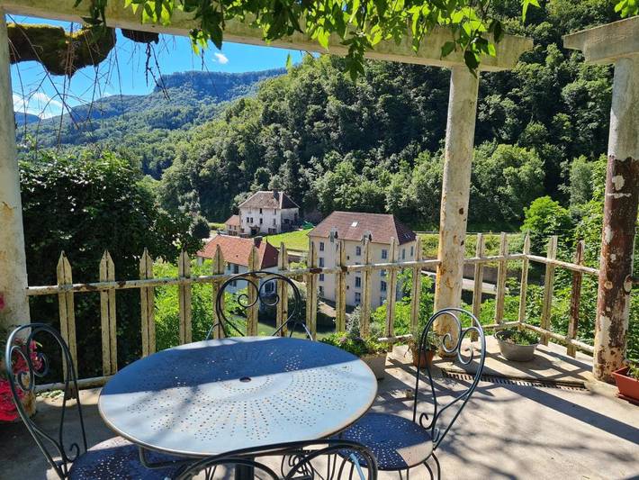 Gîte pour 2 personnes, avec Terrasse dans Lods