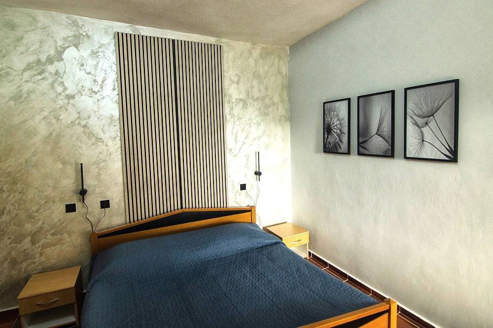 Entire apartment, Room with bathroom near the beach - Paradinović room in Zambratija, Umag Region