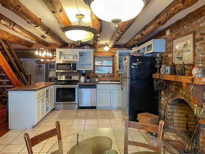 Vacation house for 15 people, with yard - 1