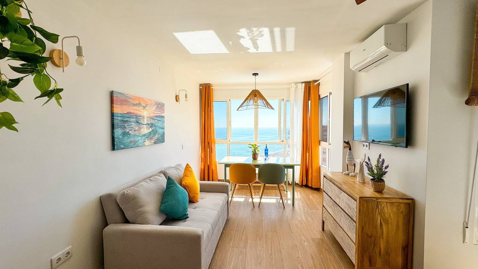 Gehele studio, Studio Appartement 'Estudio Carabela' met Uitzicht op Zee, Wi-Fi en Airconditioning in Torrox Costa, Torrox