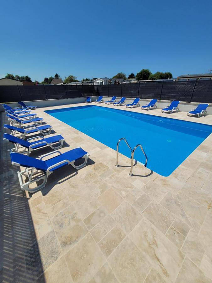 Camping pour 2 personnes, avec Terrasse ainsi que Jardin et Piscine