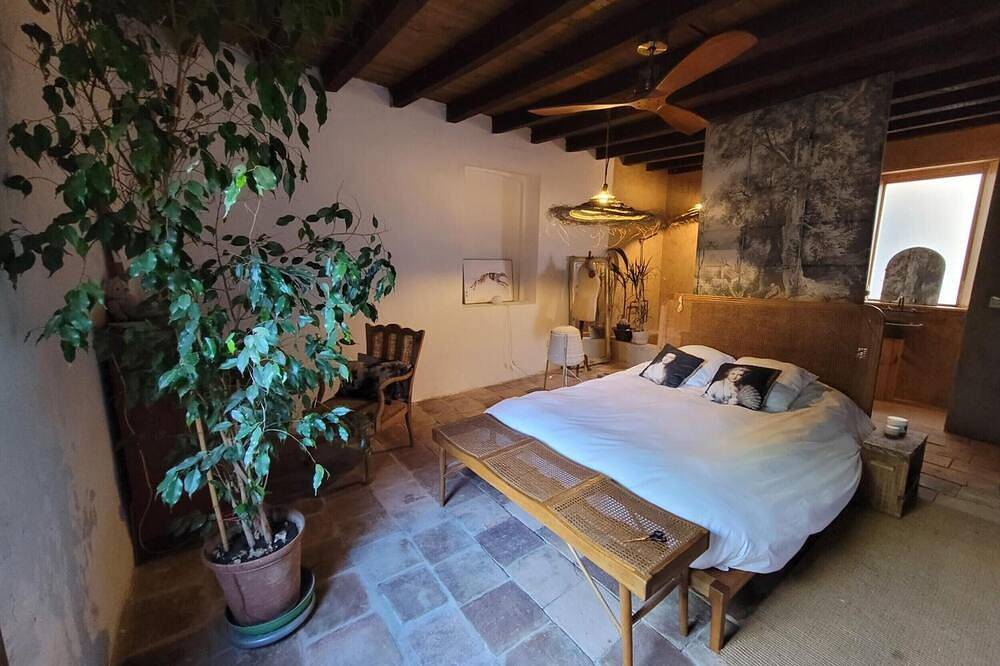 Holiday Home 'Relax en Casona Única Lanueva' with Private Pool, Wi-Fi & Air Conditioning in Candeleda, Valle del Tiétar