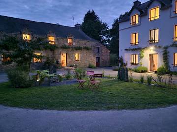 Gîte pour 20 personnes, avec piscine ainsi que terrasse et jardin, animaux acceptés à Béganne