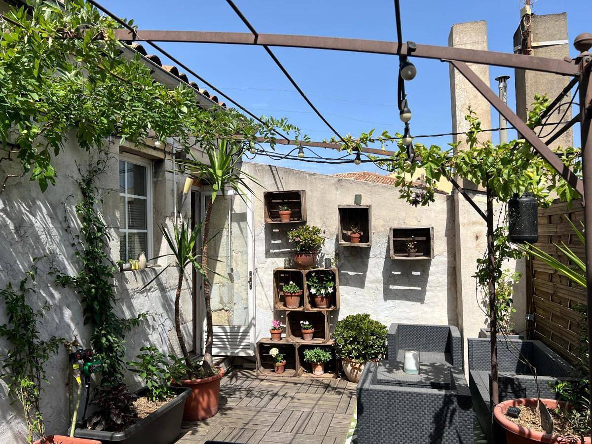 Twin Room with Terrace in Nîmes, Région de Nîmes