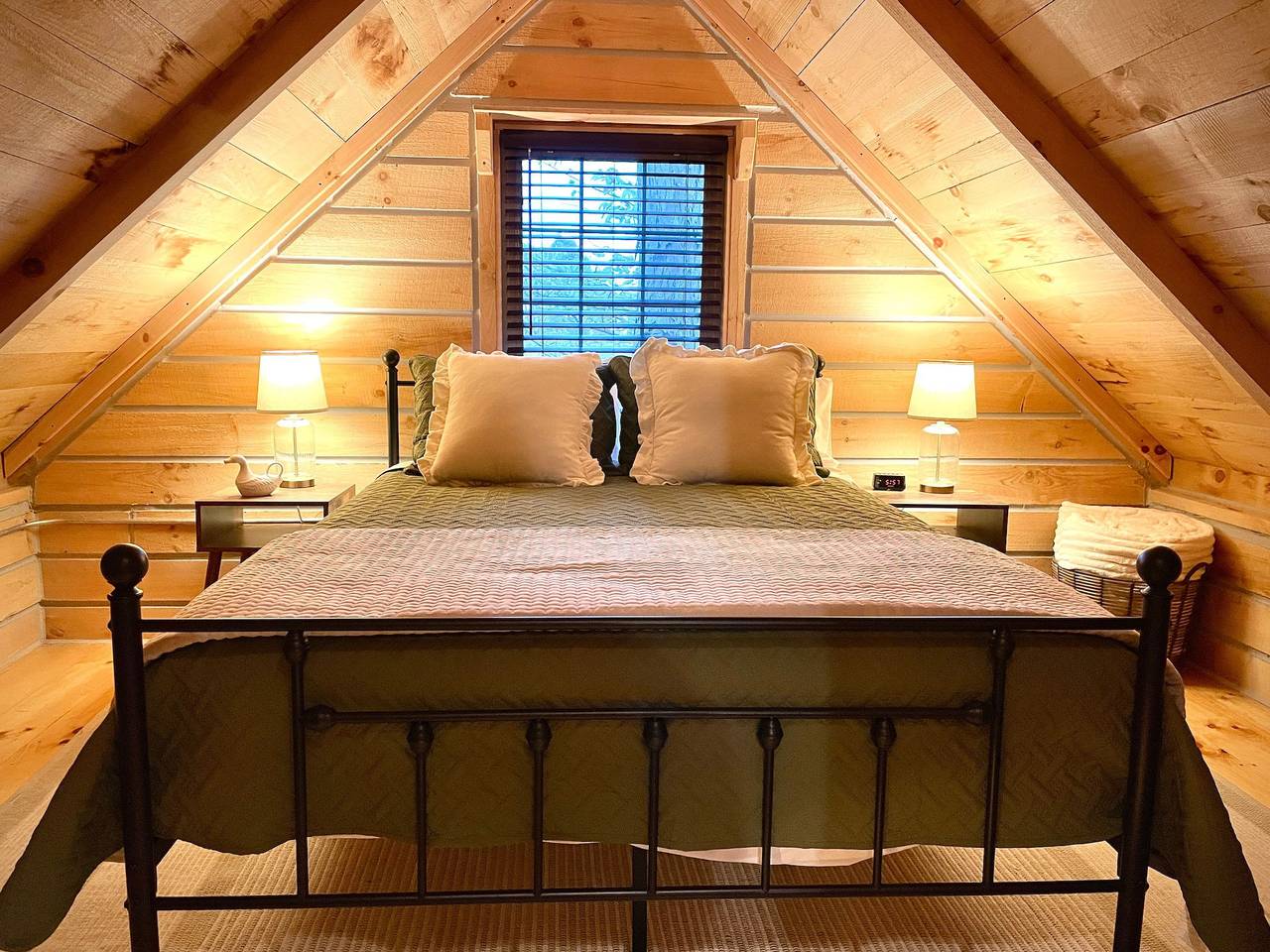 Secluded Shipshewana Log Cabin | In the Woods | in LaGrange County