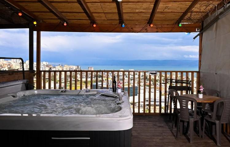 Gîte pour 12 personnes, avec jacuzzi et balcon à Tibériade