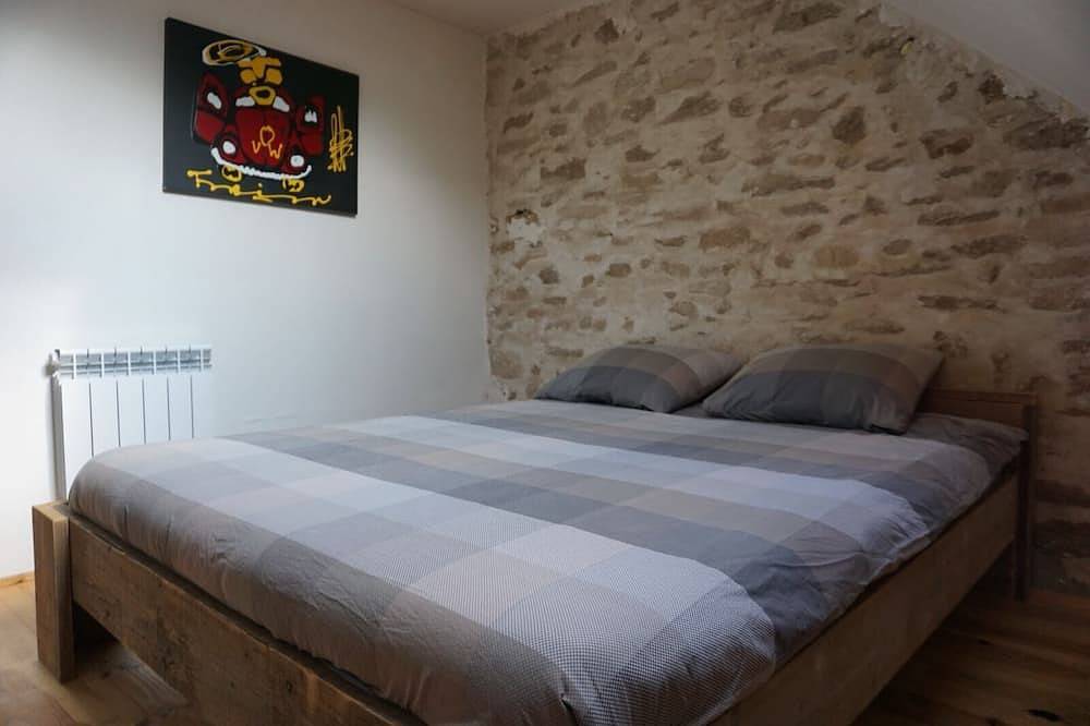 Villa La Bazonnerie, maison de vacances située au calme avec piscine privée in Azerables, Région de Guéret