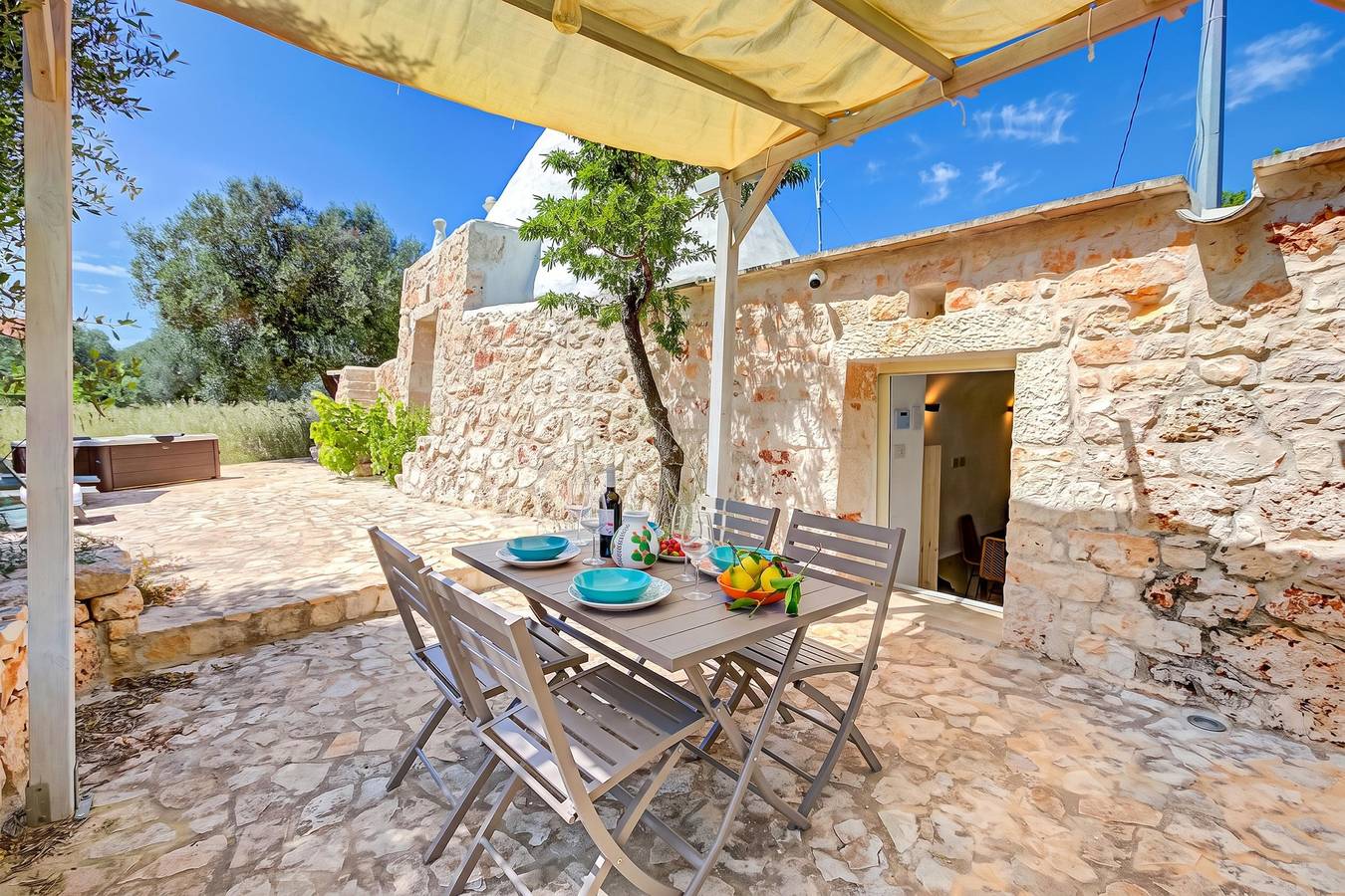 Dimora Tra Gli Ulivi With Private Jacuzzi in Ostuni, Salento