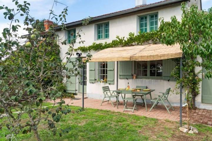 Location de vacances pour 4 personnes, avec Terrasse et Jardin à Chiddes