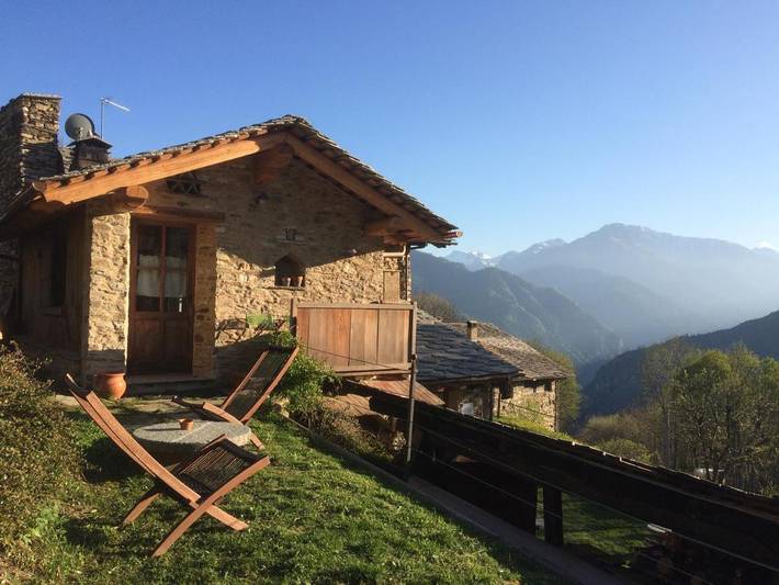 Gîte pour 3 personnes, avec Balcon ainsi que Terrasse et Vue à Stroppo