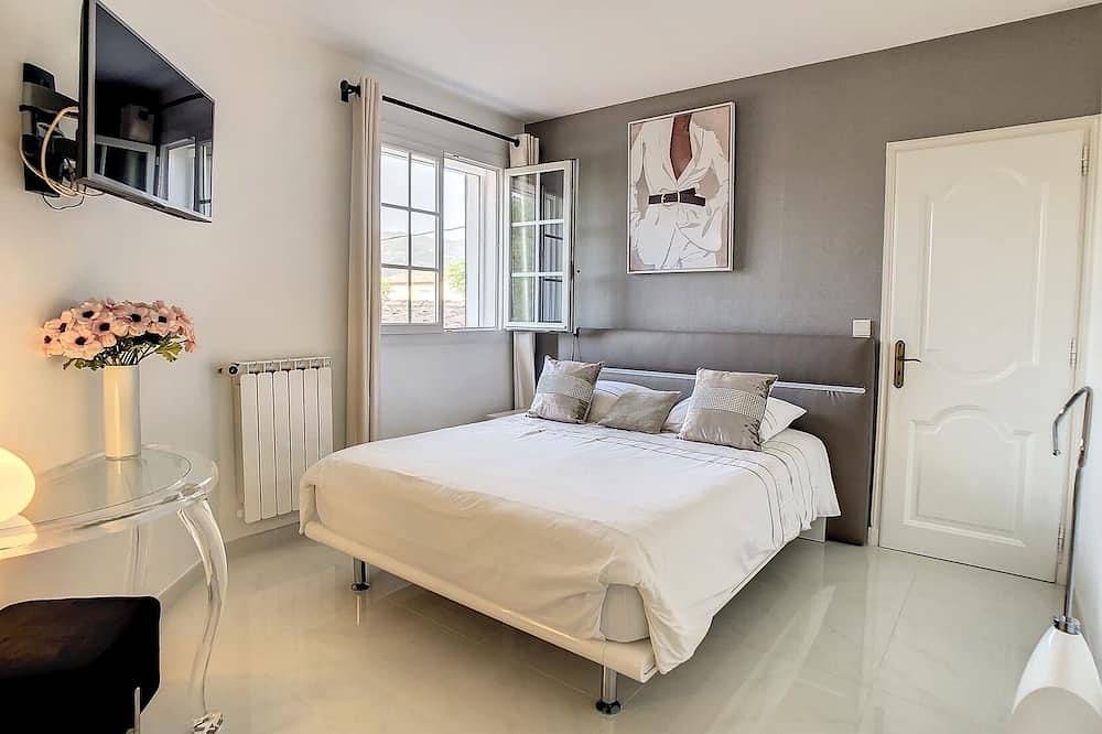 Modern Provençaals huis met zwembad en jacuzzi in La Roquette-sur-Siagne, Cannes regio