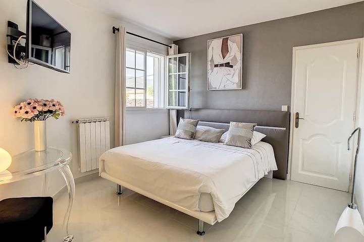 Location de vacances pour 6 personnes, avec jardin et jacuzzi à La Roquette-sur-Siagne - 2