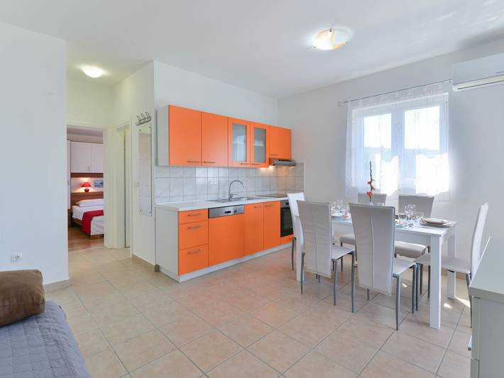 Ferienwohnung für 6 Personen, mit Garten und Terrasse in Jasenice - 4