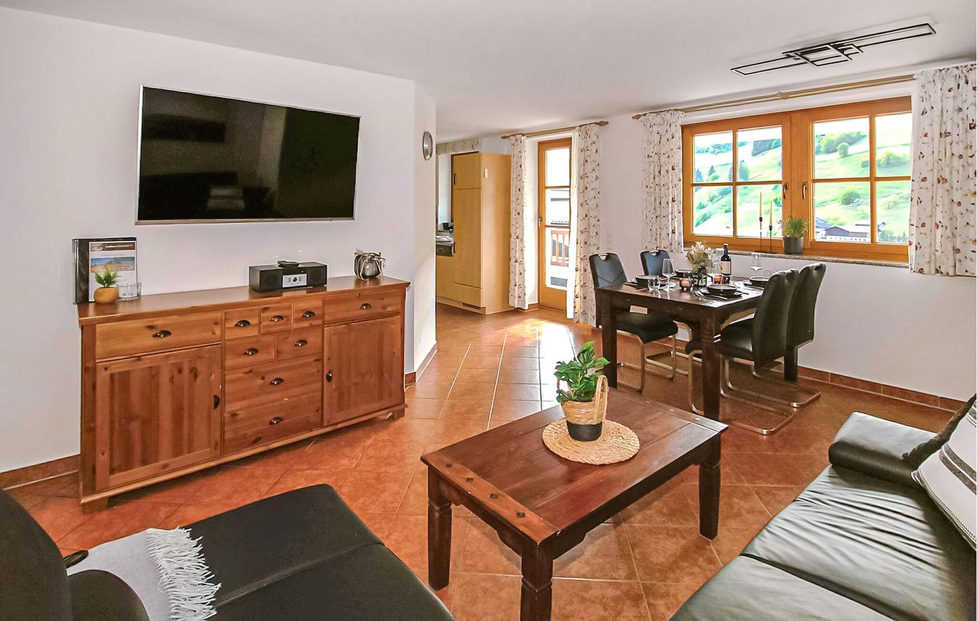 Ganze Ferienwohnung, Gemütliche Ferienwohnung mit WLAN, Parkplatz und in der Nähe der Skistation und des Flusses in Großarl, Ski Amadé