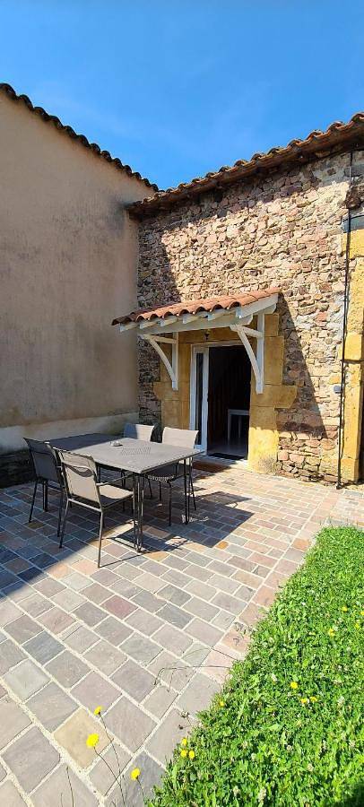 Location de vacances pour 2 personnes, avec terrasse à Sarcey - 3