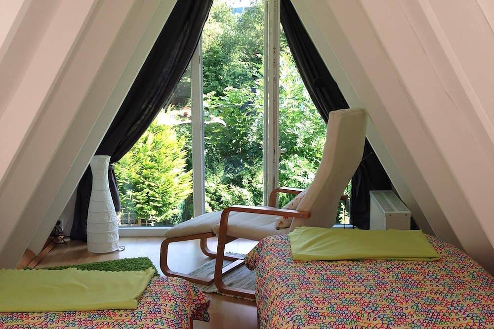 Ferienhaus in der Südpfalz,  Internet, Bio-Sauna, E-Auto-Laden, Gartenteich in Gossersweiler-Stein, Trifelsland