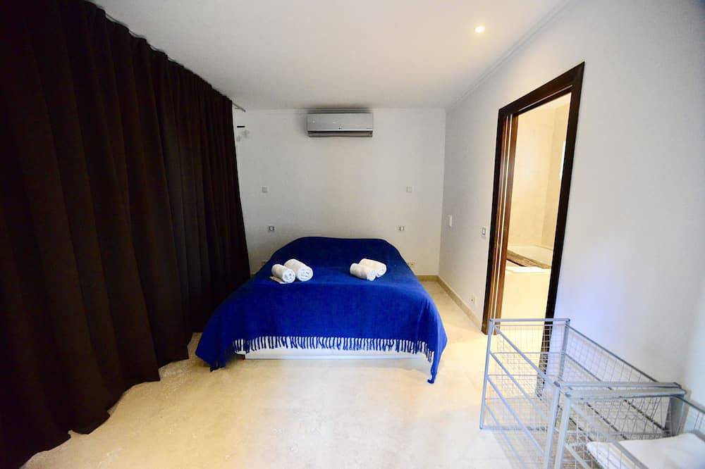 Hilltop Jacuzzi House in Torreblanca (Fuengirola), Fuengirola
