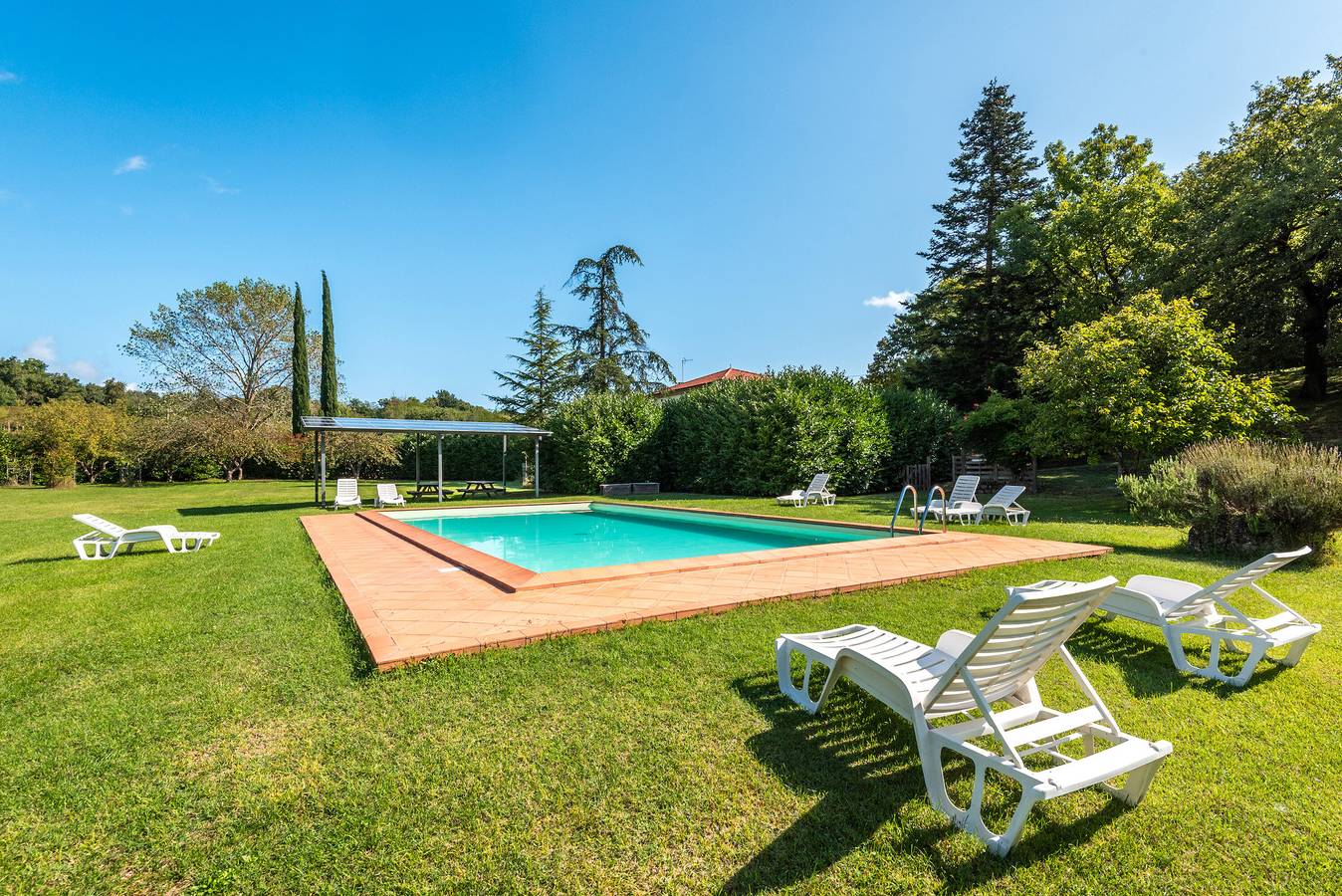 Entire apartment, Holiday Home 'San Michele - Casa Rosa' with Mountain View, Shared Pool and Wi-Fi in Montieri, Grosseto Province