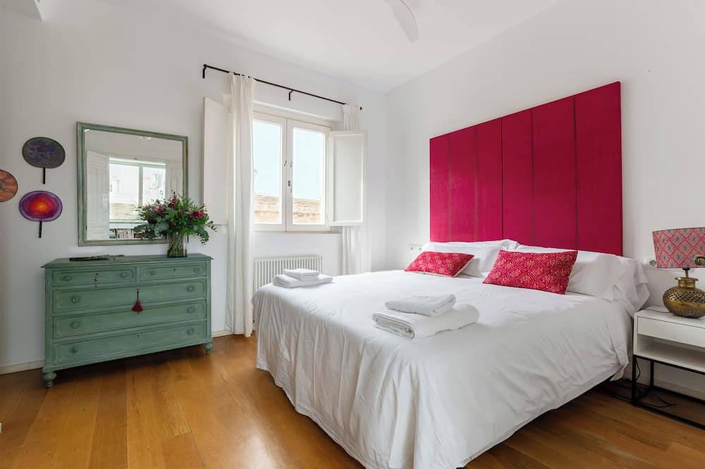Boutique House San Bernardo, with jacuzzi and parking | Ideal house for families in Nervión, Sevilla
