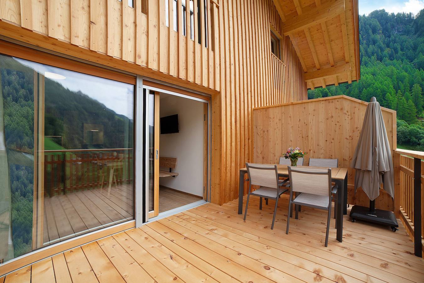 Ganze Wohnung, Ferienwohnung 'Herrischner 1' mit Bergblick, privater Terrasse und Wlan in Stubaier Alpen, Moos in Passeier