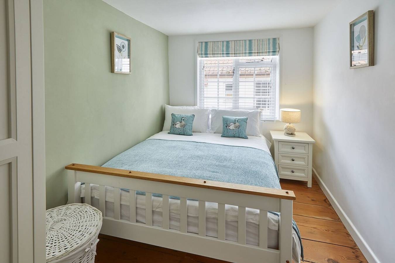 Host Stay Dolphin Cottage 1736 in Whitby, North York Moors National Park